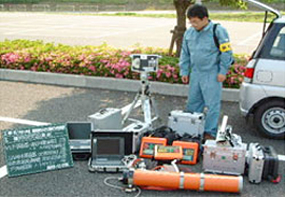 ����@���